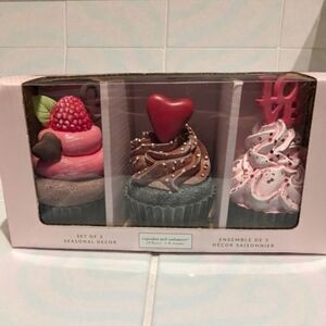 NEW Cupcakes and Cashmere Valentine's Day Faux Frosted Cupcakes